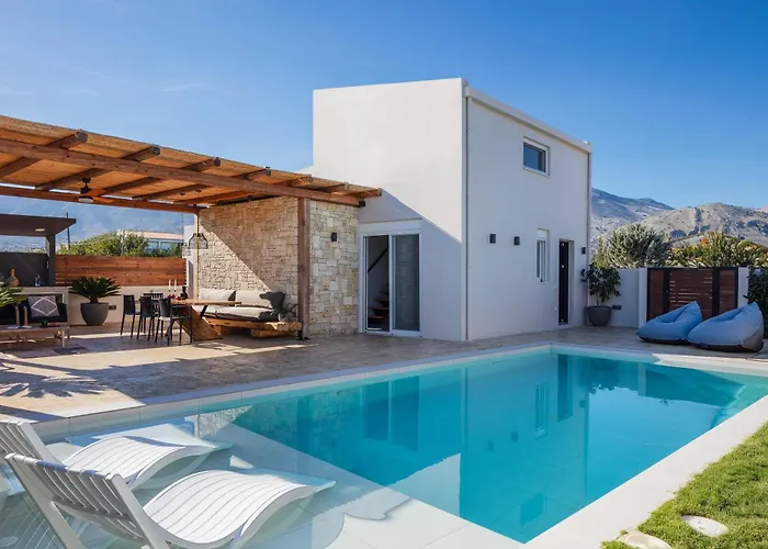 Solis Villa, With Heated Pool & 5 Minutes To Beach, By Thinkvilla Paralia Kourna photo