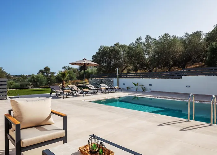 Garde Villa, With Private Pool, Bbq & Playground, By Thinkvilla Roumeli photo