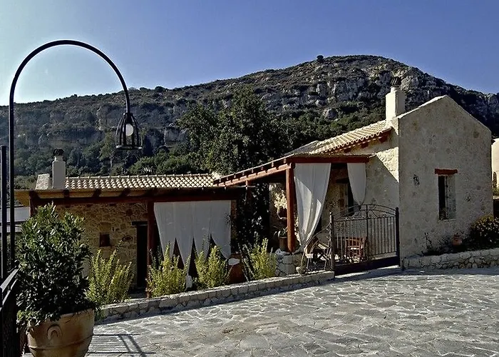 Agroikies Stratakis State Hotel Agios Thomas  photo