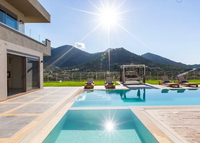 Oraia Eleni Villa, With Pool, Bbq, Playground & Seaviews, By Thinkvilla Bali  photo